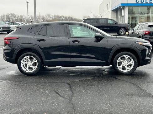 New 2026 Chevrolet Trax LS w/ LS Convenience Package FWD image 30