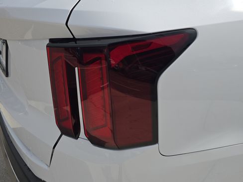 Certified 2025 Kia Sorento S image 11