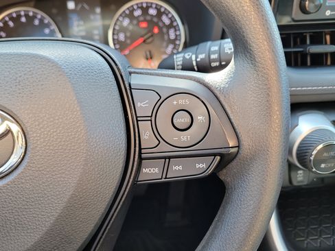 Used 2022 Toyota RAV4 XLE w/ Convenience Package FWD image 29