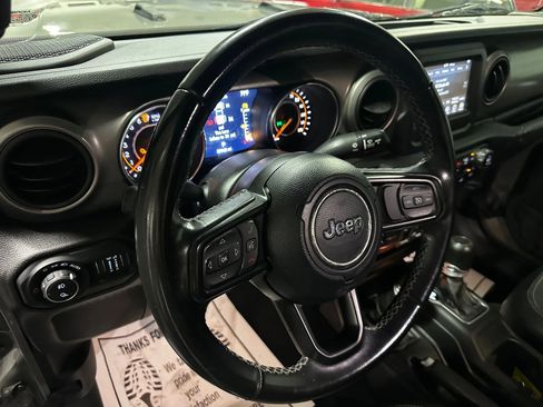 Used 2021 Jeep Gladiator Sport image 9