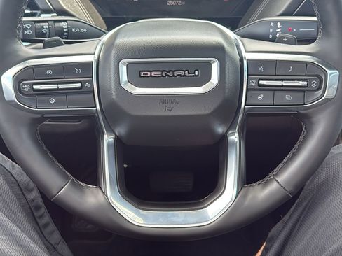 Used 2025 GMC Yukon Denali w/ Sun & Power Step Package AWD/4WD image 12