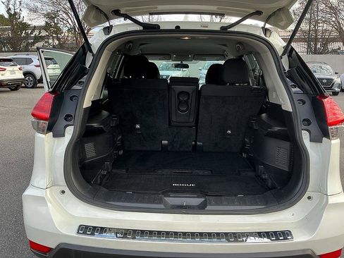 Used 2017 Nissan Rogue SV image 25