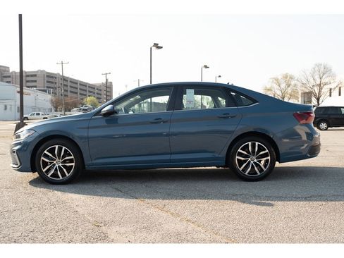Used 2025 Volkswagen Jetta SE image 5