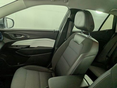 Certified 2025 Chevrolet Trax LT w/ LT Convenience Package FWD image 27