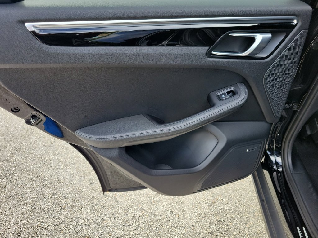 Used 2018 Porsche Macan AWD/4WD image 18