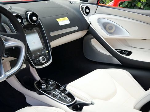 Used 2023 McLaren GT RWD image 11