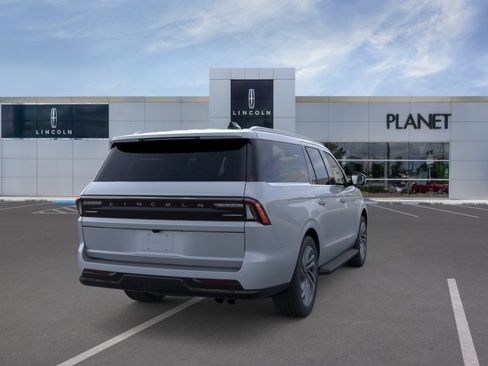 New 2026 Lincoln Navigator L Premier AWD/4WD image 8