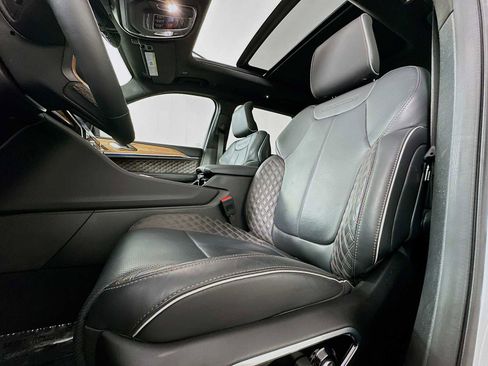 Used 2025 Jeep Grand Cherokee L Summit image 19