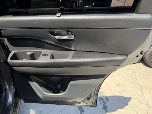 Used 2022 Nissan Pathfinder SL FWD image 25