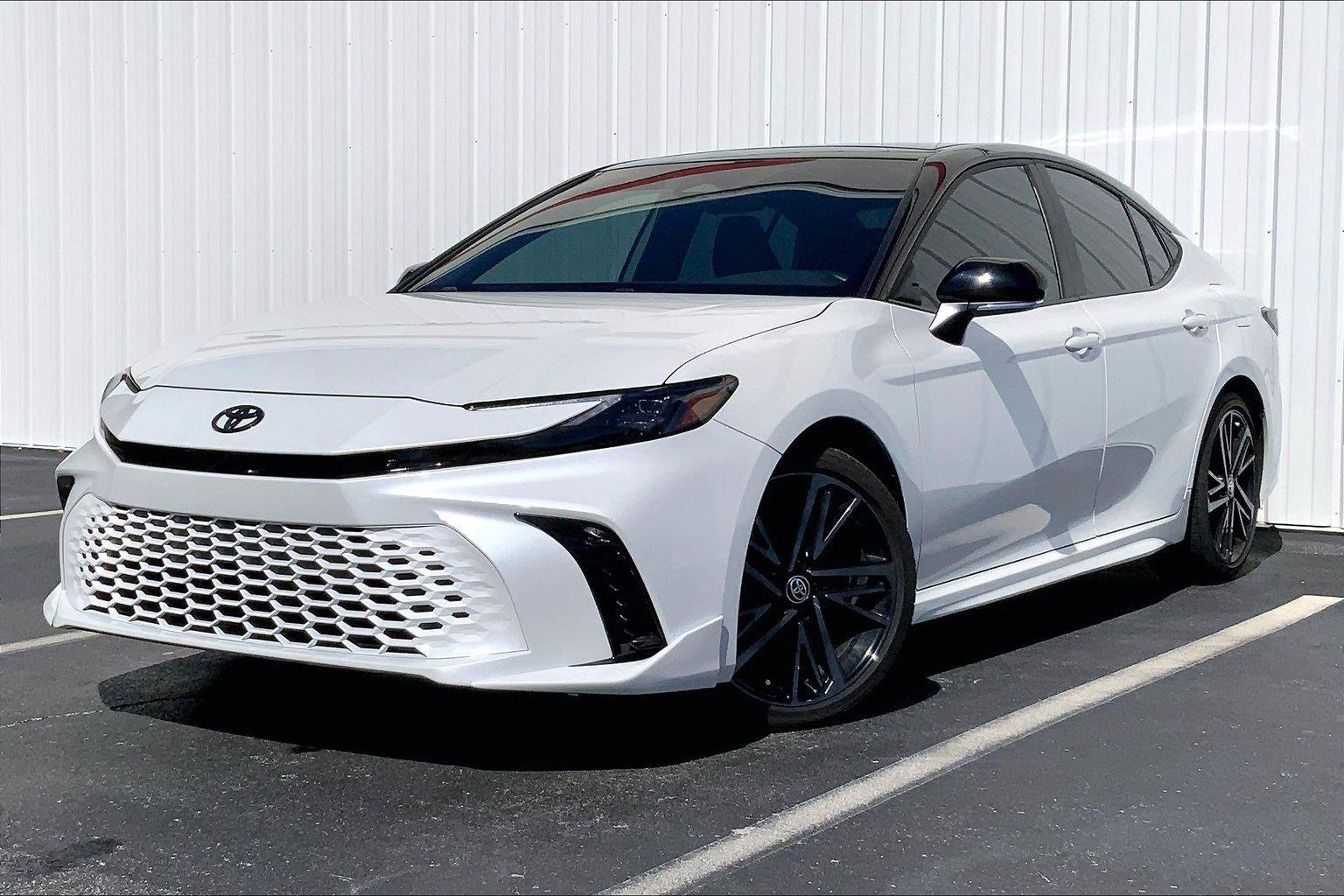 Used 2025 Toyota Camry XSE AWD/4WD image 1