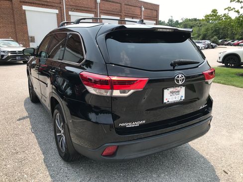 Used 2017 Toyota Highlander XLE AWD/4WD image 6