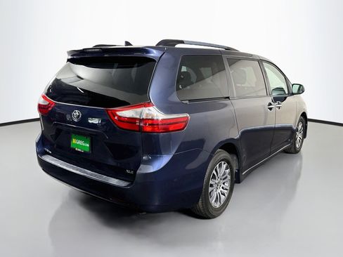 Used 2020 Toyota Sienna XLE FWD image 10