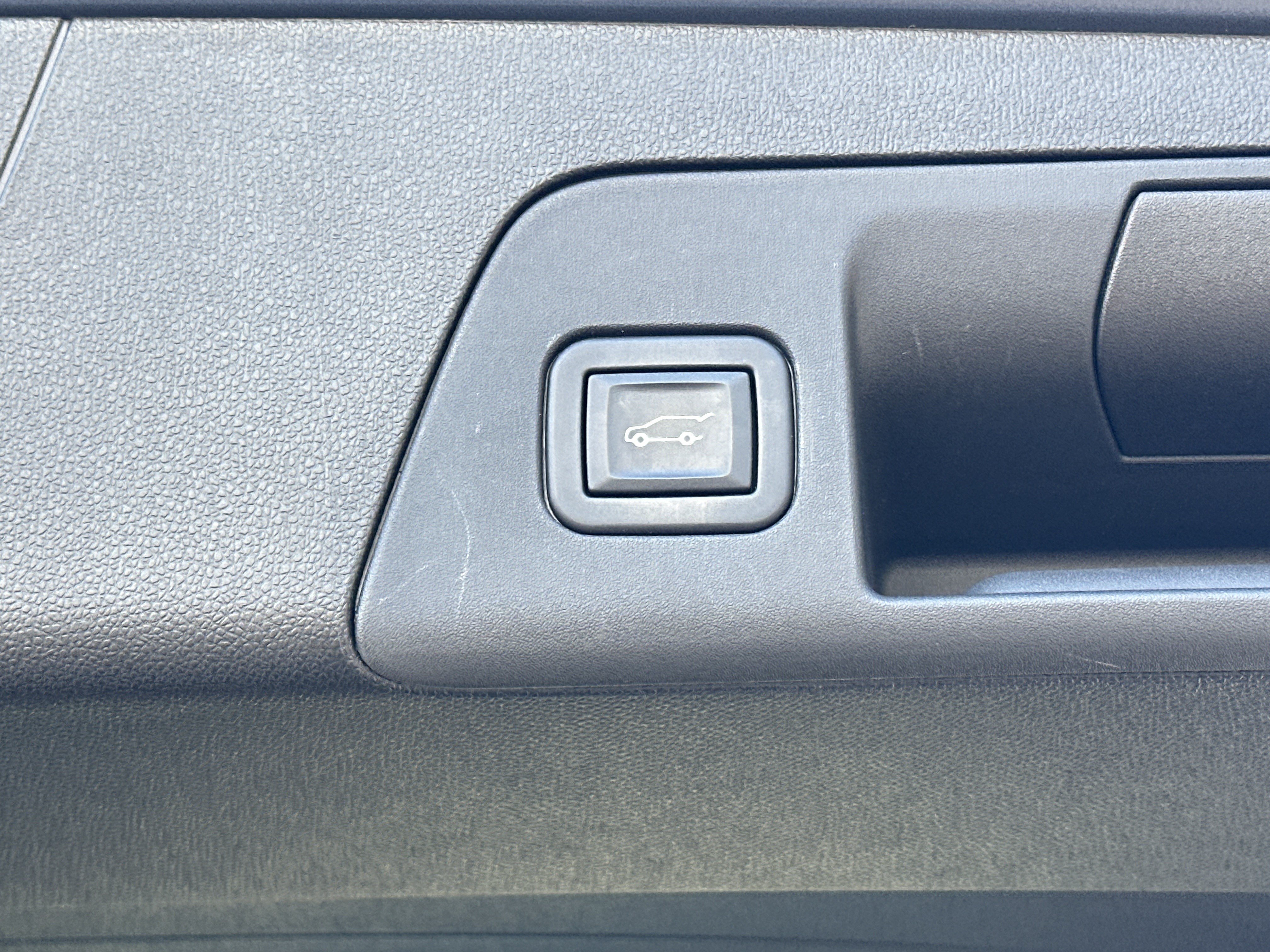 Used 2022 Buick Envision Avenir w/ Technology Package II FWD image 17