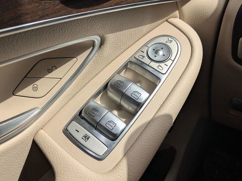 Certified 2022 Mercedes-Benz GLC 300 GLC 300 w/ Multimedia Package Lite image 8