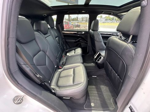 Used 2016 Porsche Cayenne AWD/4WD image 14