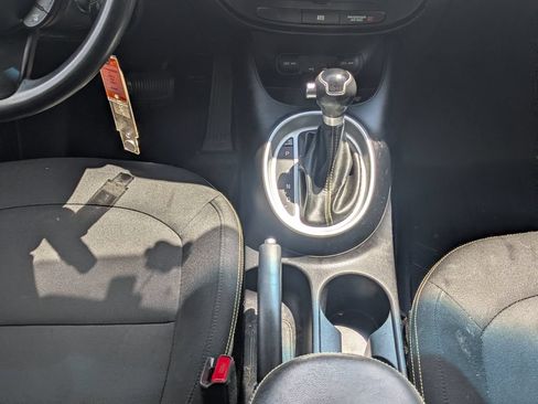 Used 2014 Kia Soul + FWD image 33