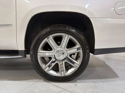 Used 2017 Cadillac Escalade ESV Luxury image 42
