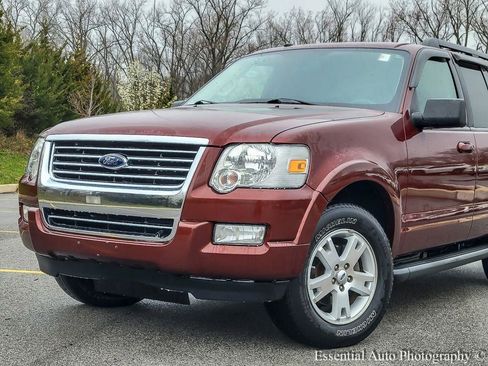 Used 2010 Ford Explorer XLT image 2