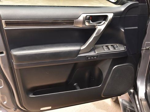 Used 2023 Lexus GX 460 Premium w/ Accessory Package AWD/4WD image 31