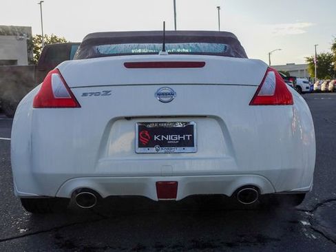 Used 2015 Nissan 370Z Touring image 9
