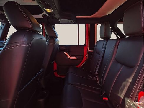 Used 2017 Jeep Wrangler Unlimited Rubicon AWD/4WD image 9