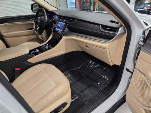 Certified 2022 Jeep Grand Cherokee Limited AWD/4WD image 31