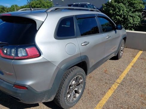 Used 2020 Jeep Cherokee Trailhawk w/ Cold Weather Group AWD/4WD image 2