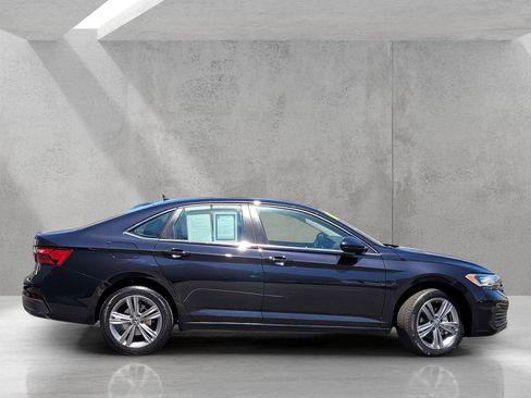 Used 2024 Volkswagen Jetta SE FWD image 4