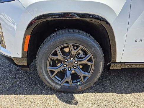 New 2026 Jeep Grand Wagoneer L Limited w/ Premium Group II AWD/4WD image 24