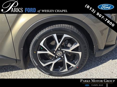 Used 2021 Toyota C-HR XLE image 30