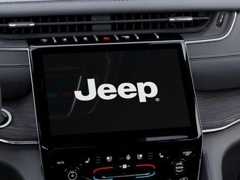 New 2025 Jeep Grand Cherokee Overland w/ Trailer Tow Package AWD/4WD image 18