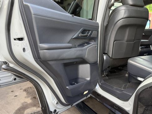 Used 2024 Lexus GX 550 w/ Cold Area Package AWD/4WD image 34