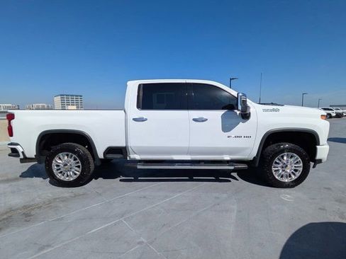 Used 2021 Chevrolet Silverado 2500 High Country w/ Z71 Off-Road Package image 2