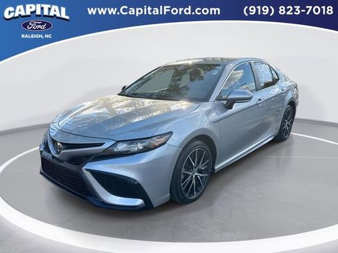 Used 2024 Toyota Camry SE image 1
