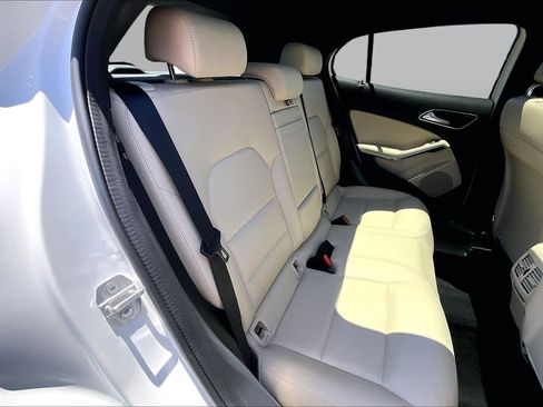 Used 2018 Mercedes-Benz GLA 250 4MATIC image 19