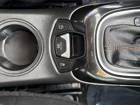 Used 2018 Jeep Compass Limited FWD image 24