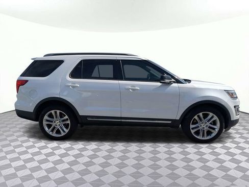 Used 2017 Ford Explorer XLT w/ Equipment Group 202A FWD image 2