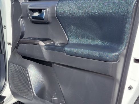 Used 2022 Toyota Tacoma TRD Off-Road image 16