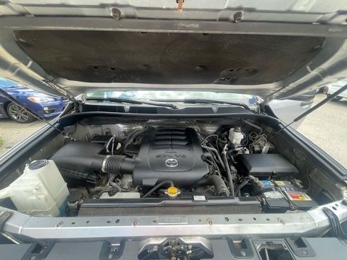 Used 2017 Toyota Tundra SR5 AWD/4WD image 19