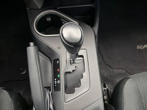 Used 2017 Toyota RAV4 LE w/ Carpet Mat Package AWD/4WD image 31