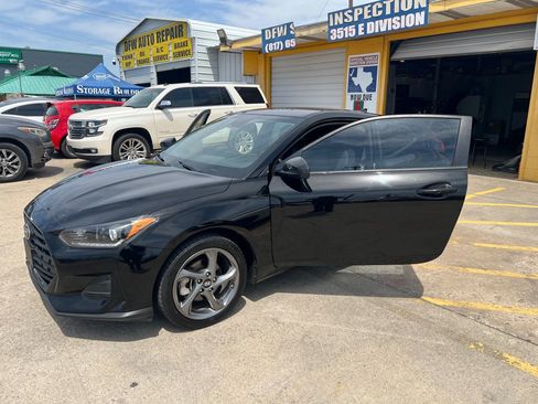 Used 2019 Hyundai Veloster 2.0 FWD image 9