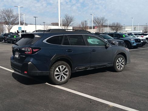 Used 2025 Subaru Outback Premium image 4