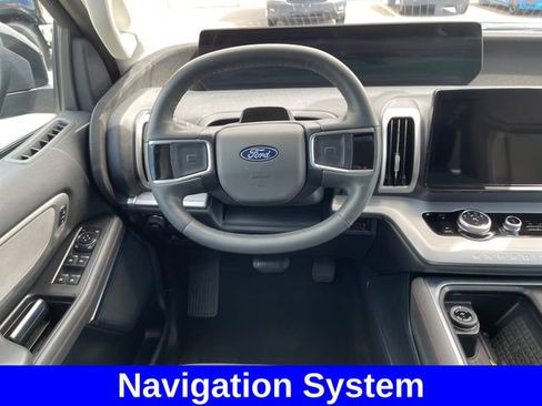 Used 2025 Ford Expedition Active AWD/4WD image 13