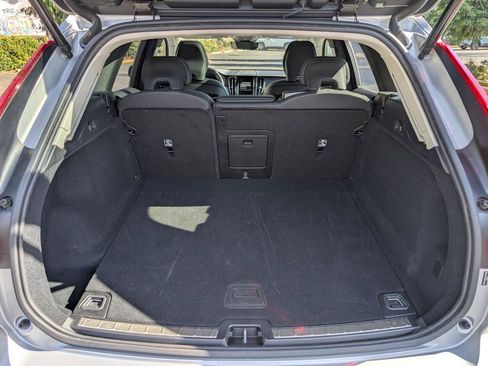 Used 2025 Volvo XC60 B5 Plus image 14