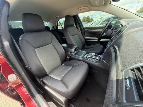 Used 2019 Chrysler 300 Touring w/ Sport Appearance Package RWD image 4