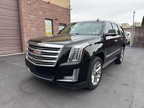 Used 2018 Cadillac Escalade Platinum AWD/4WD image 3