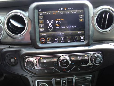 Used 2023 Jeep Gladiator Overland AWD/4WD image 15