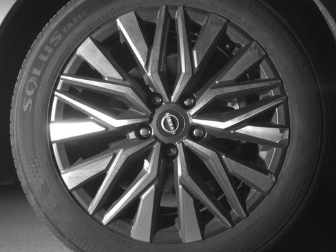 Used 2025 Nissan Altima 2.5 SV FWD image 15