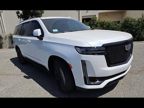 Used 2024 Cadillac Escalade Sport Platinum w/ LPO, ONYX Package AWD/4WD image 7