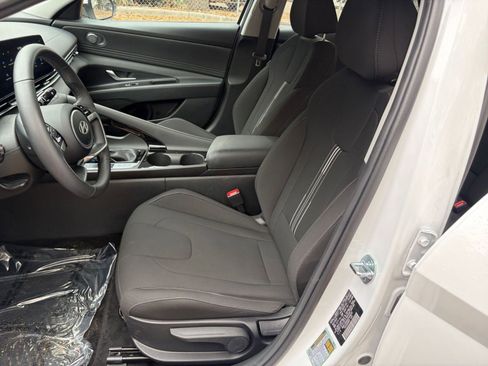 Used 2025 Hyundai Elantra SEL image 24